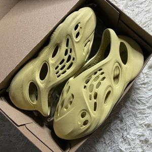 Yeezy foam rubber sulfur Sz 11